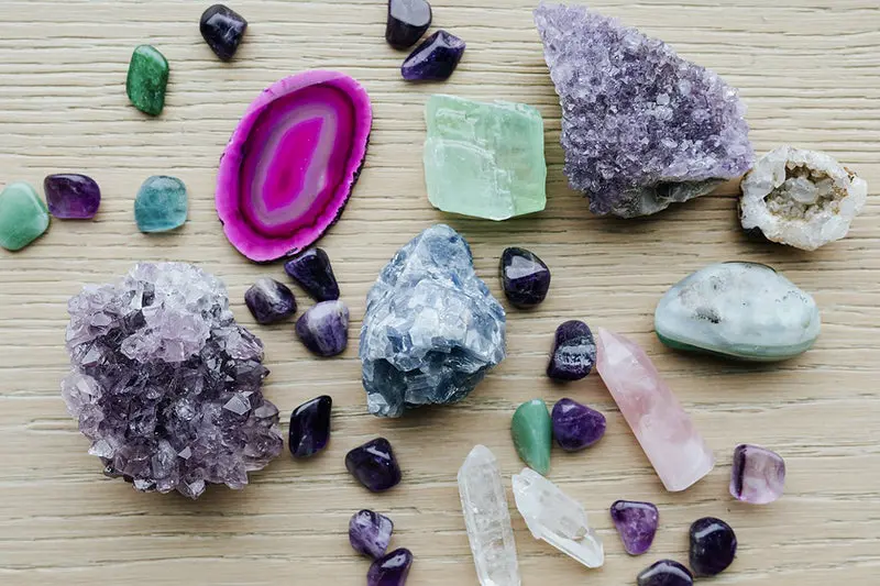 What's the difference between tumbled stones and raw stones?